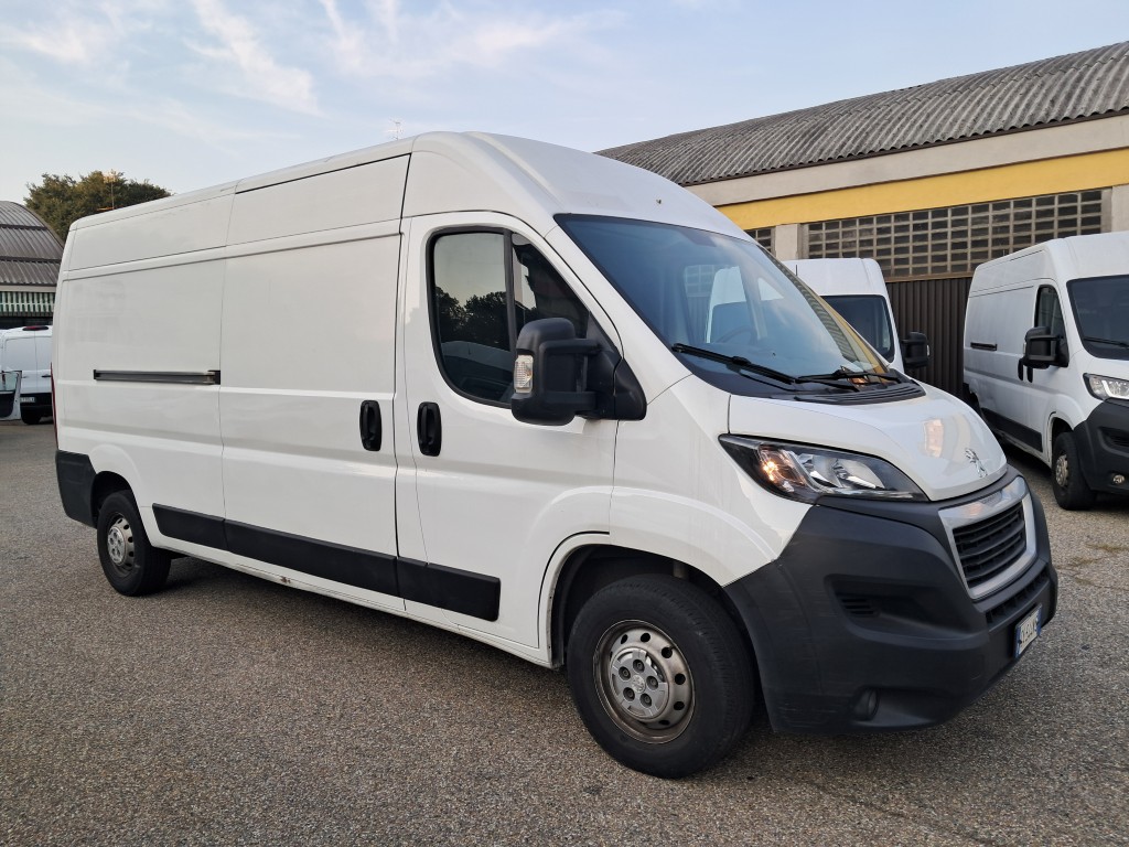 Alt-Furgone usato Peugeot Boxer L3H2 2020 GA544NS Tre quarti anteriore destra – Outlet del Furgone